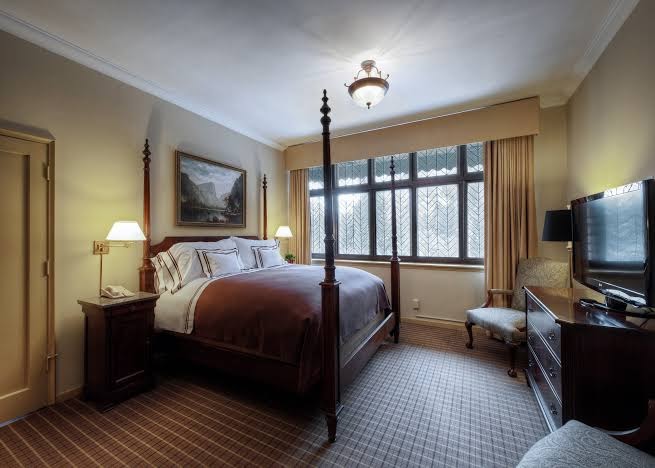 Hotel room photo 3