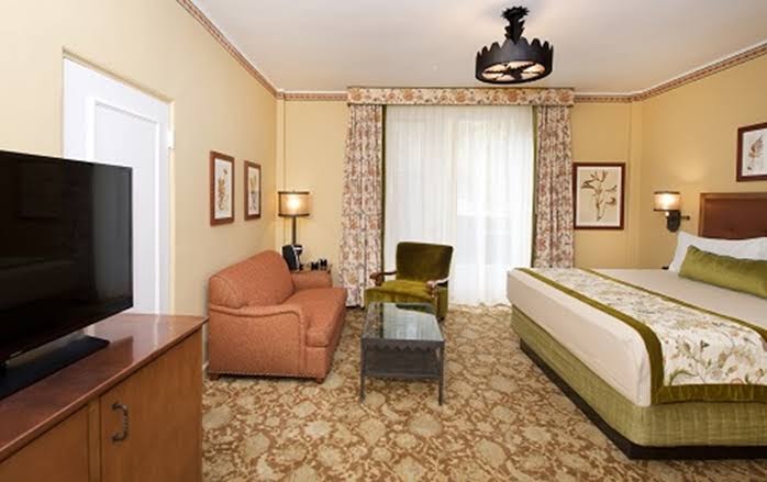 Hotel room photo 4