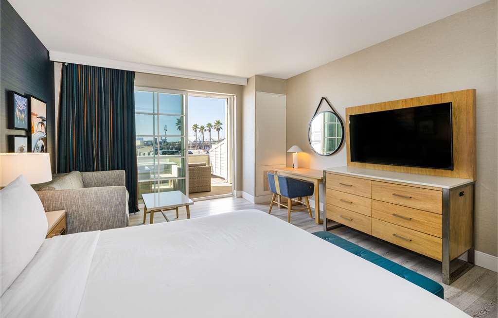 Inn at the Pier Pismo Beach, Curio Collection by Hilton Photo 2