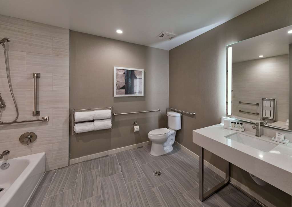 Hotel room photo 1