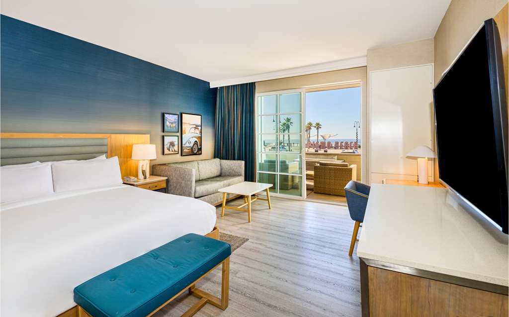 Hotel room photo 2