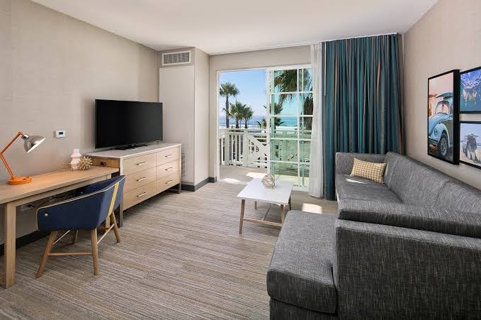 Hotel room photo 4
