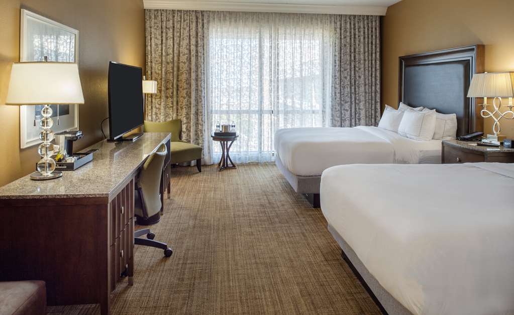 Hotel room photo 10