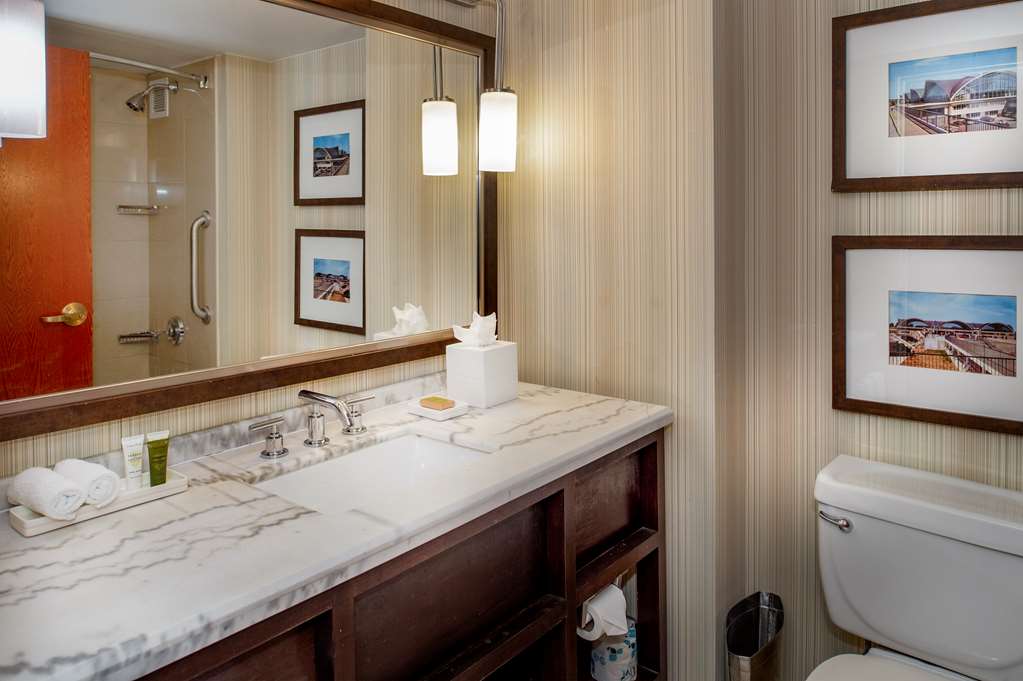 Hotel room photo 2