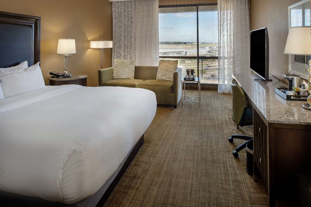 Hotel room photo 7