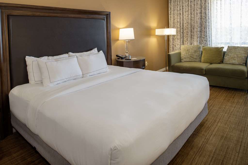 Hotel room photo 8