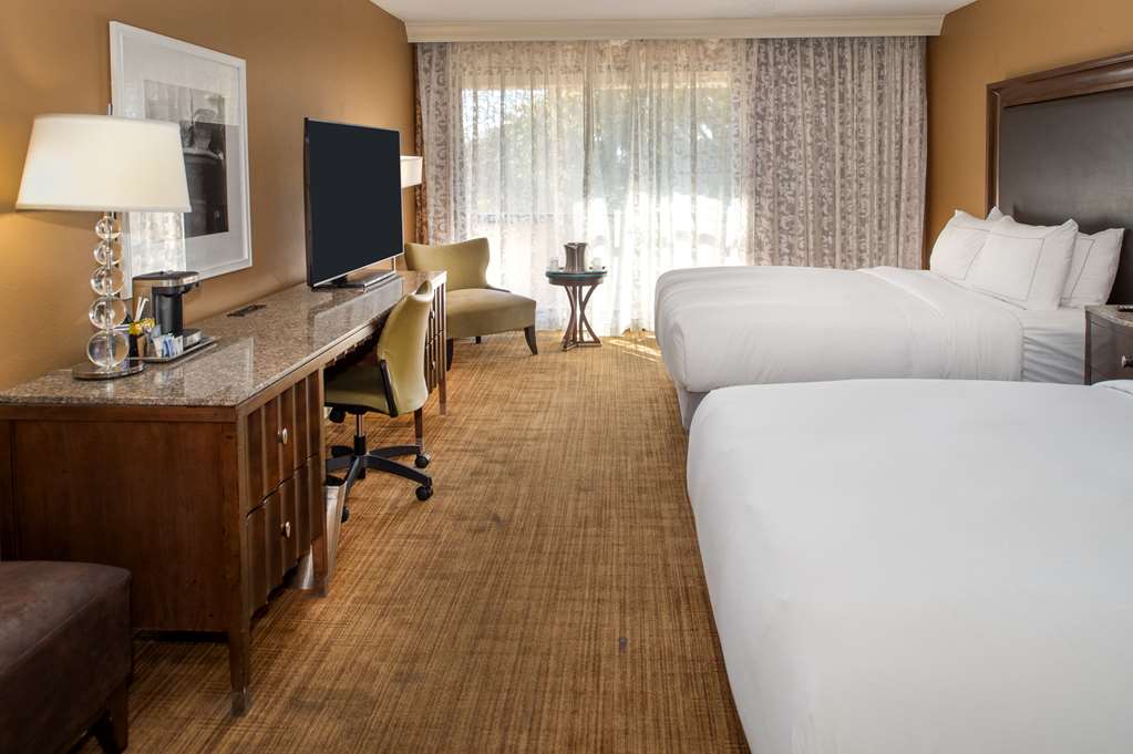Hotel room photo 9