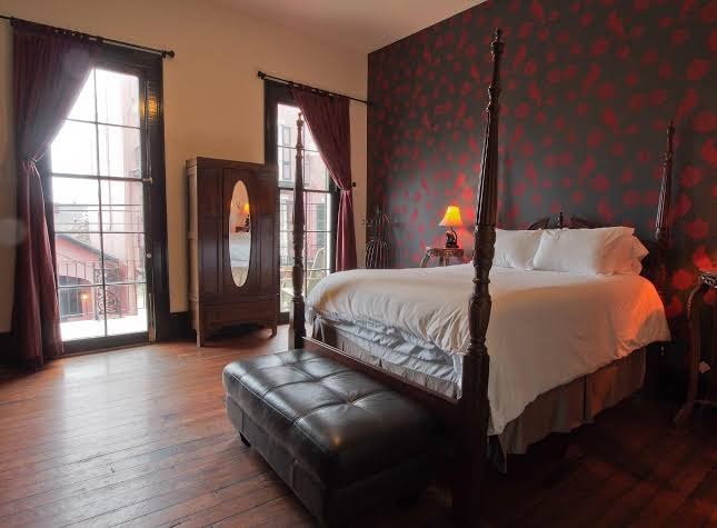 Hotel room photo 5