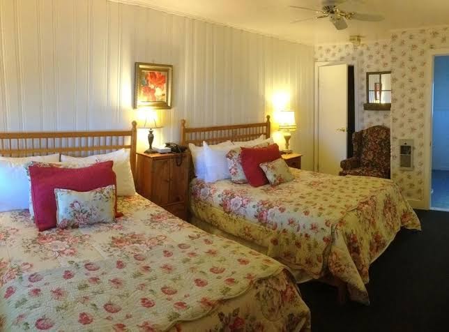 Hotel room photo 9