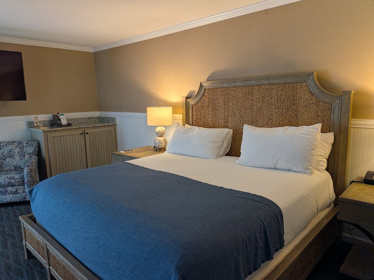 Hotel room photo 6