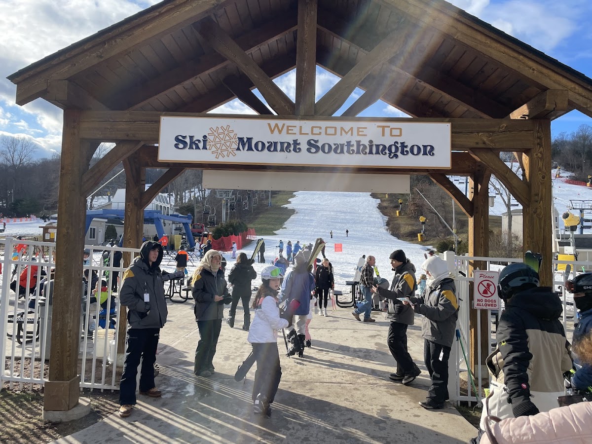 Mount Southington Ski Area Photo 3
