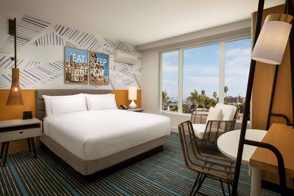 Hotel room photo 2