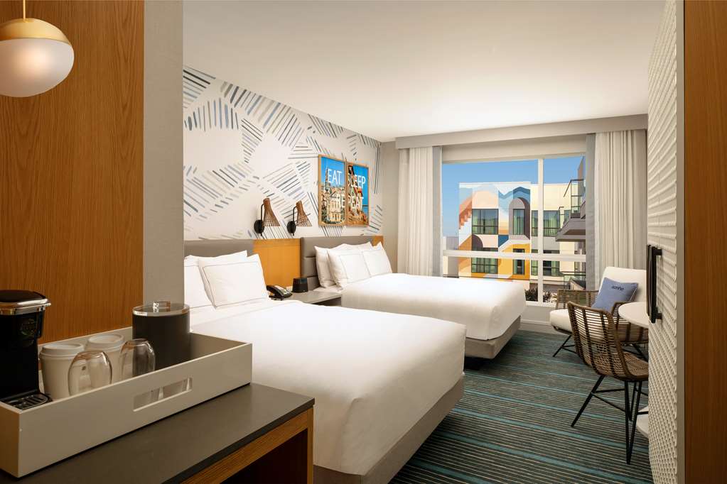 Hotel room photo 3