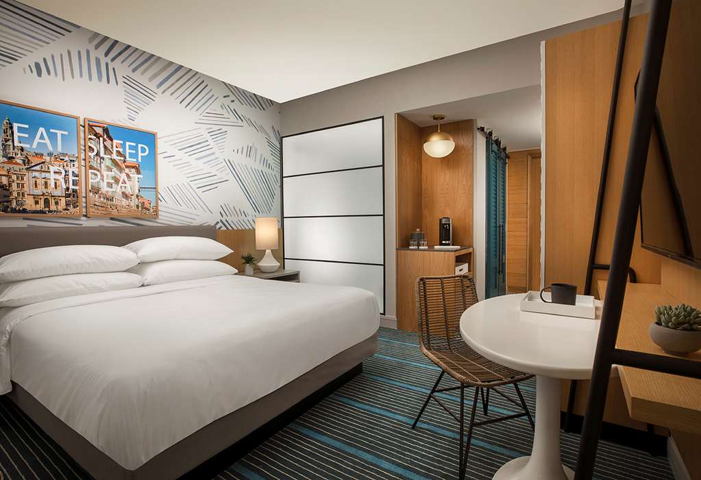 Hotel room photo 4