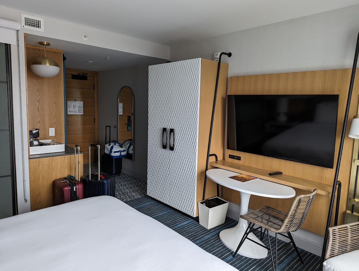 Hotel room photo 8