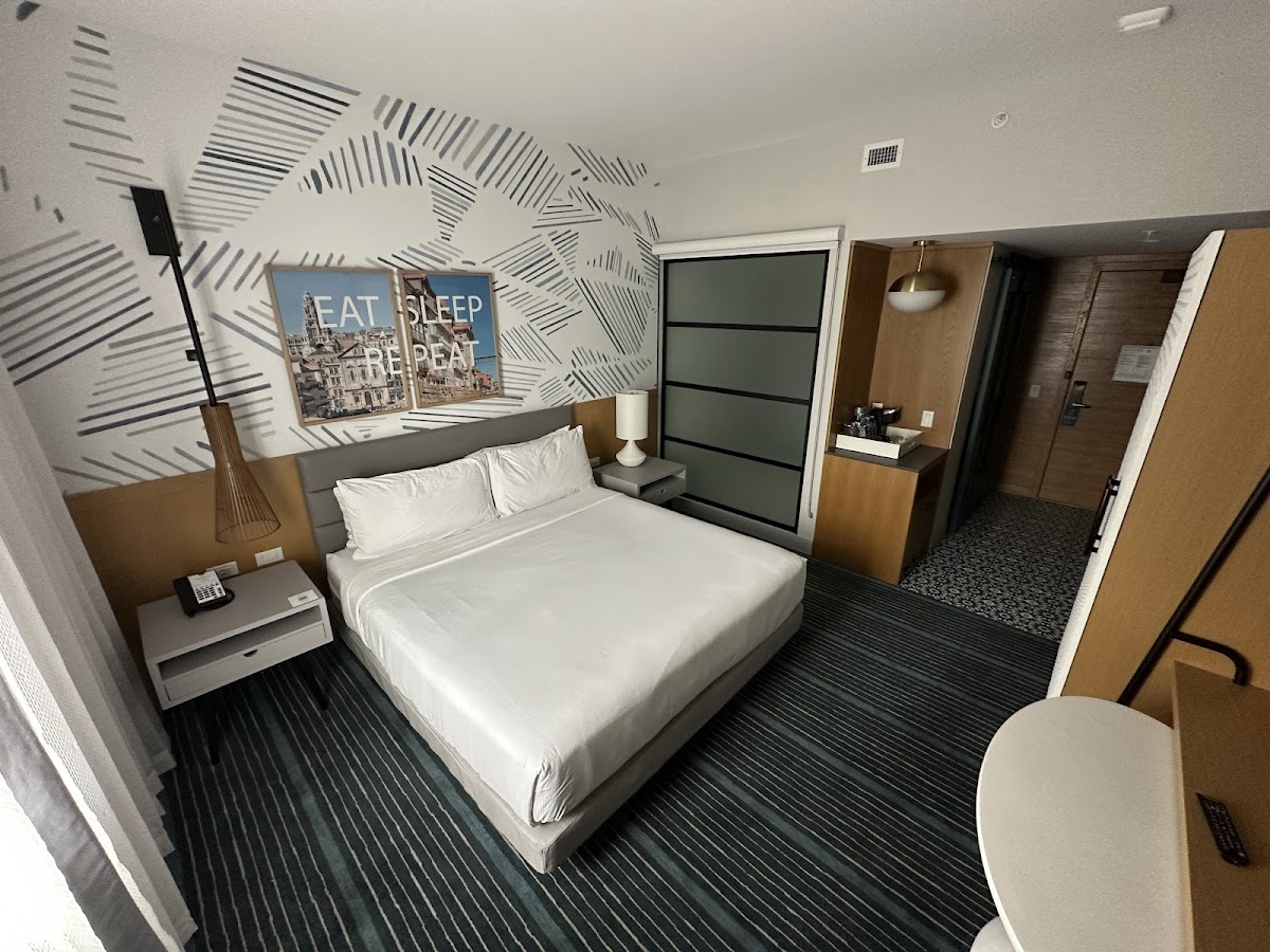 Hotel room photo 9