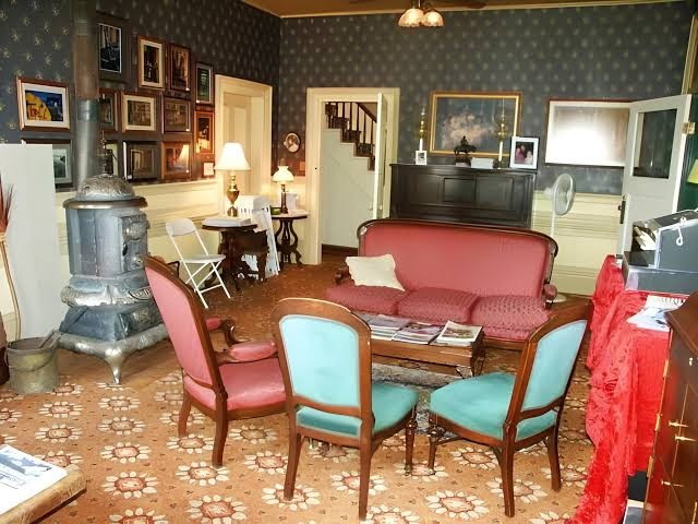 Hotel room photo 4