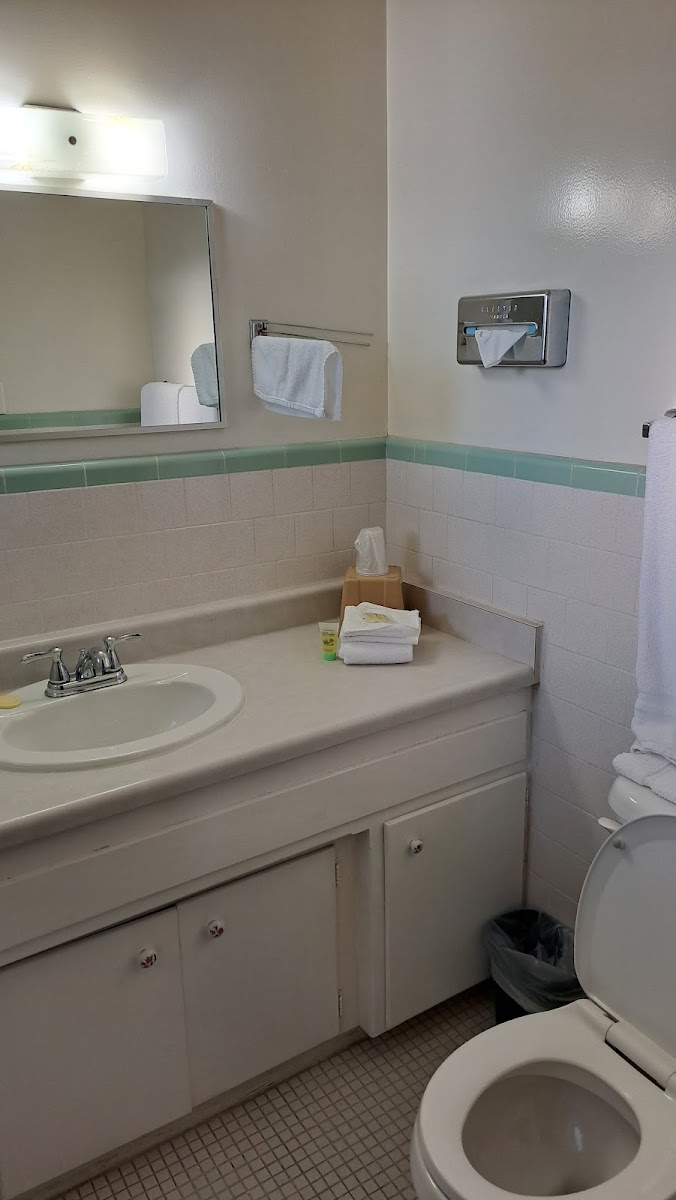 Hotel room photo 5