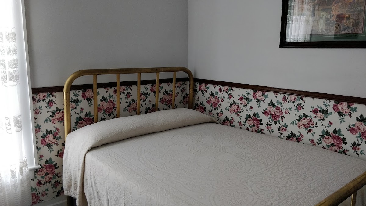Hotel room photo 8
