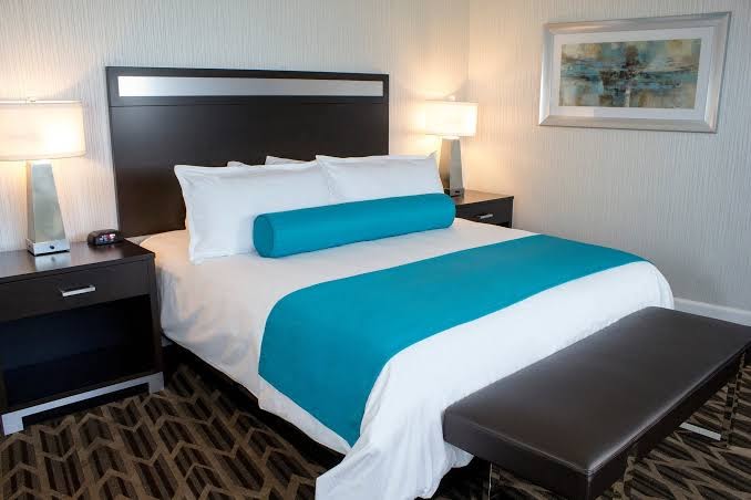 Hotel room photo 6