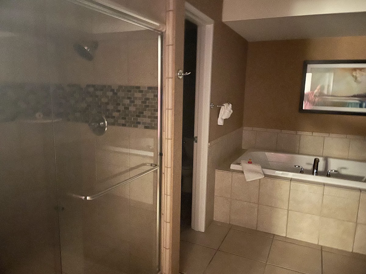 Hotel room photo 8