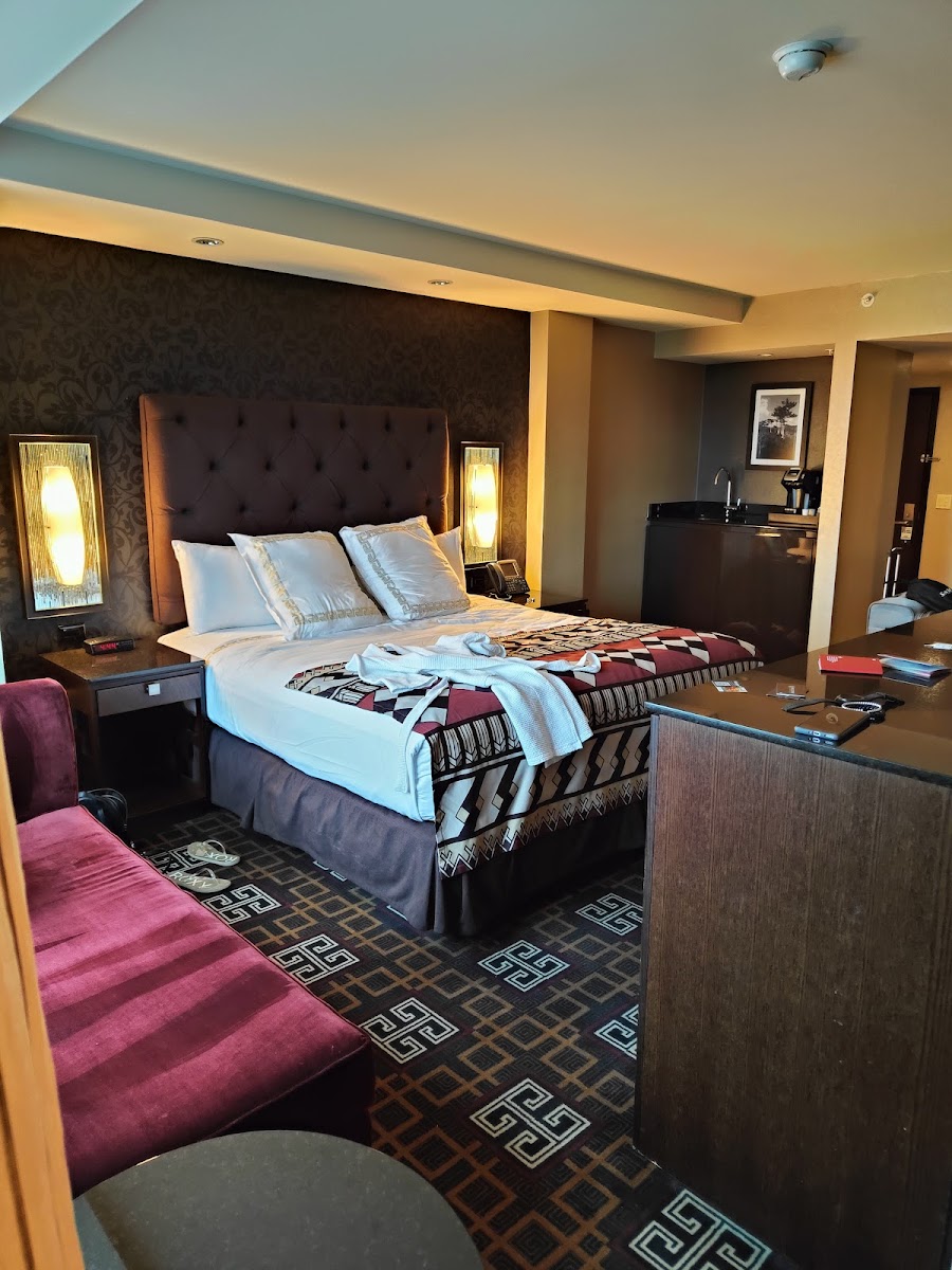 Hotel room photo 3