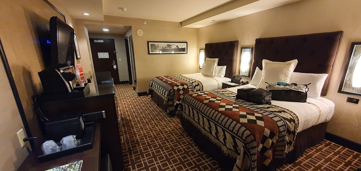 Hotel room photo 5