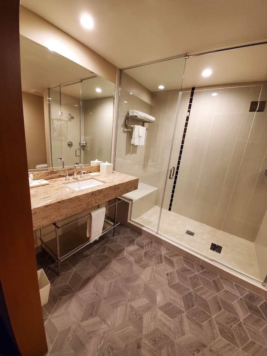 Hotel room photo 3