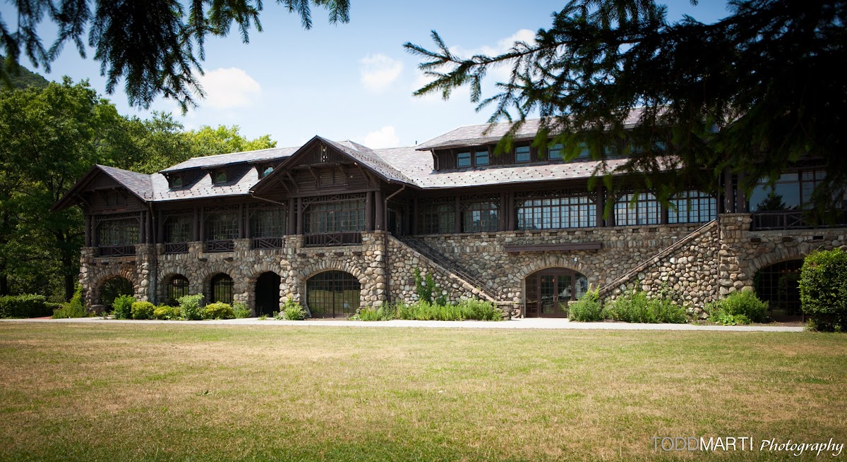 Bear Mountain Inn Photo 1
