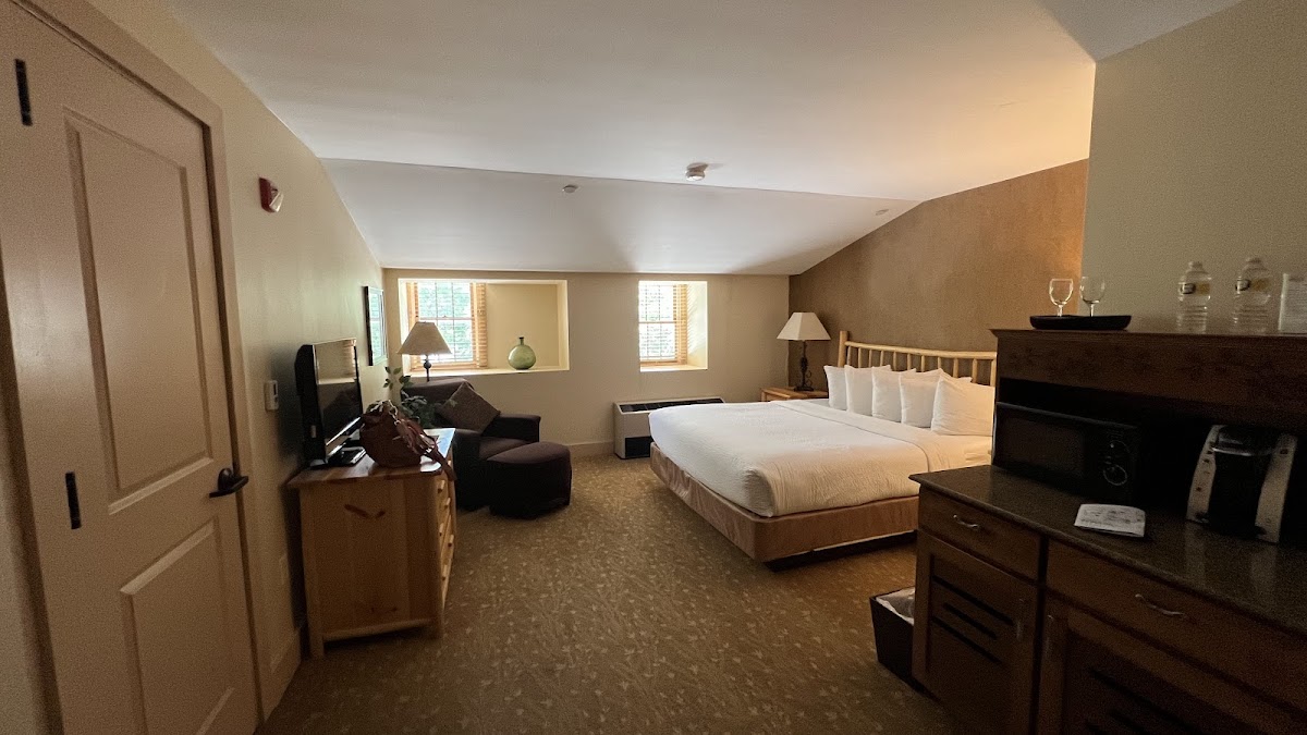Bear Mountain Inn Photo 2