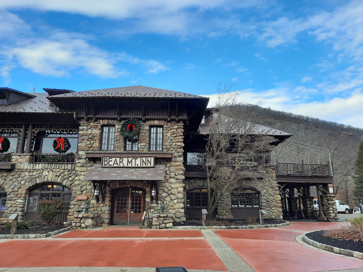 Bear Mountain Inn Photo 3