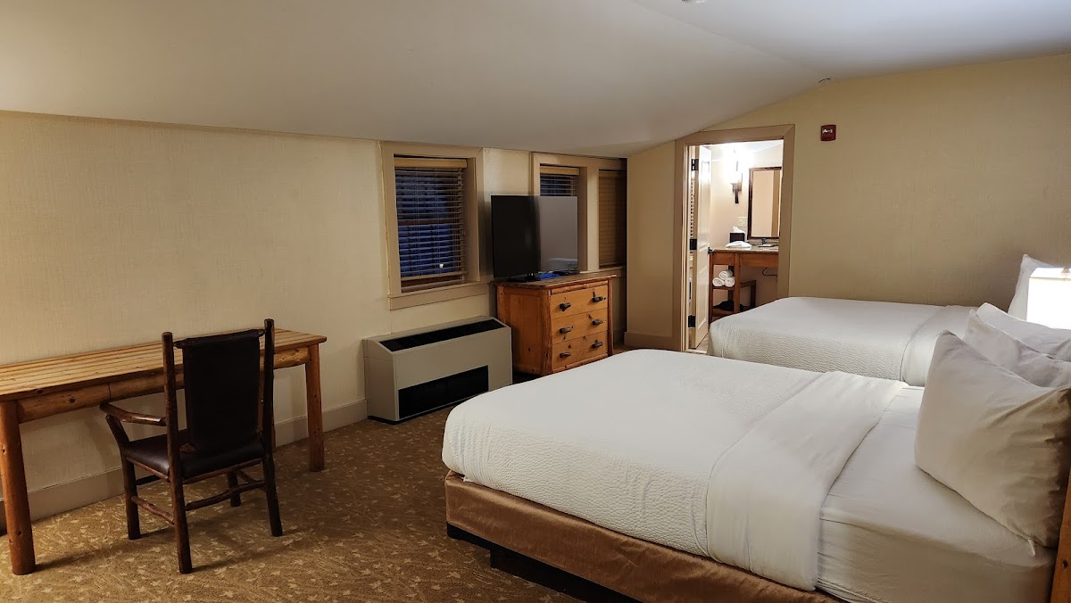 Hotel room photo 10