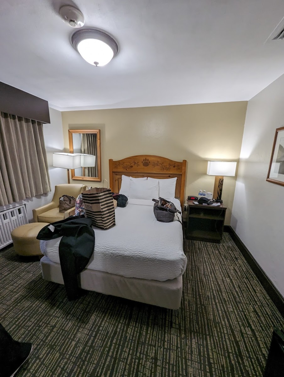 Hotel room photo 7