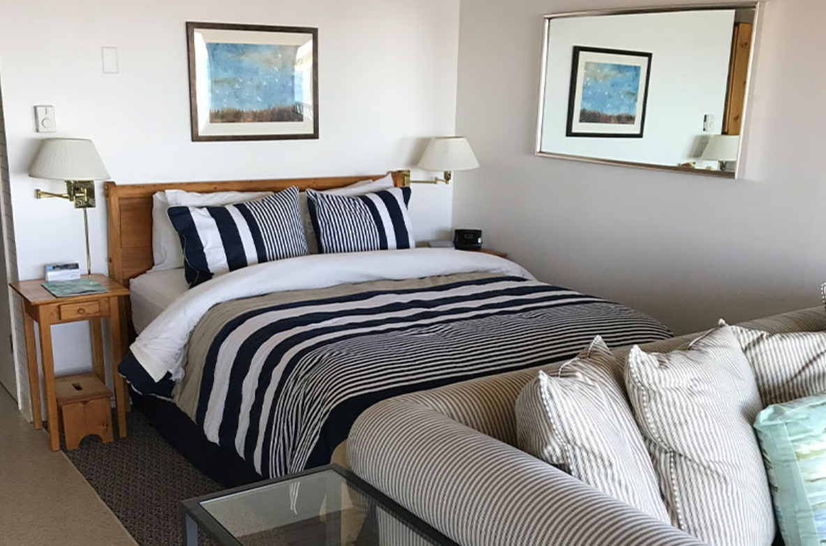 Hotel room photo 3