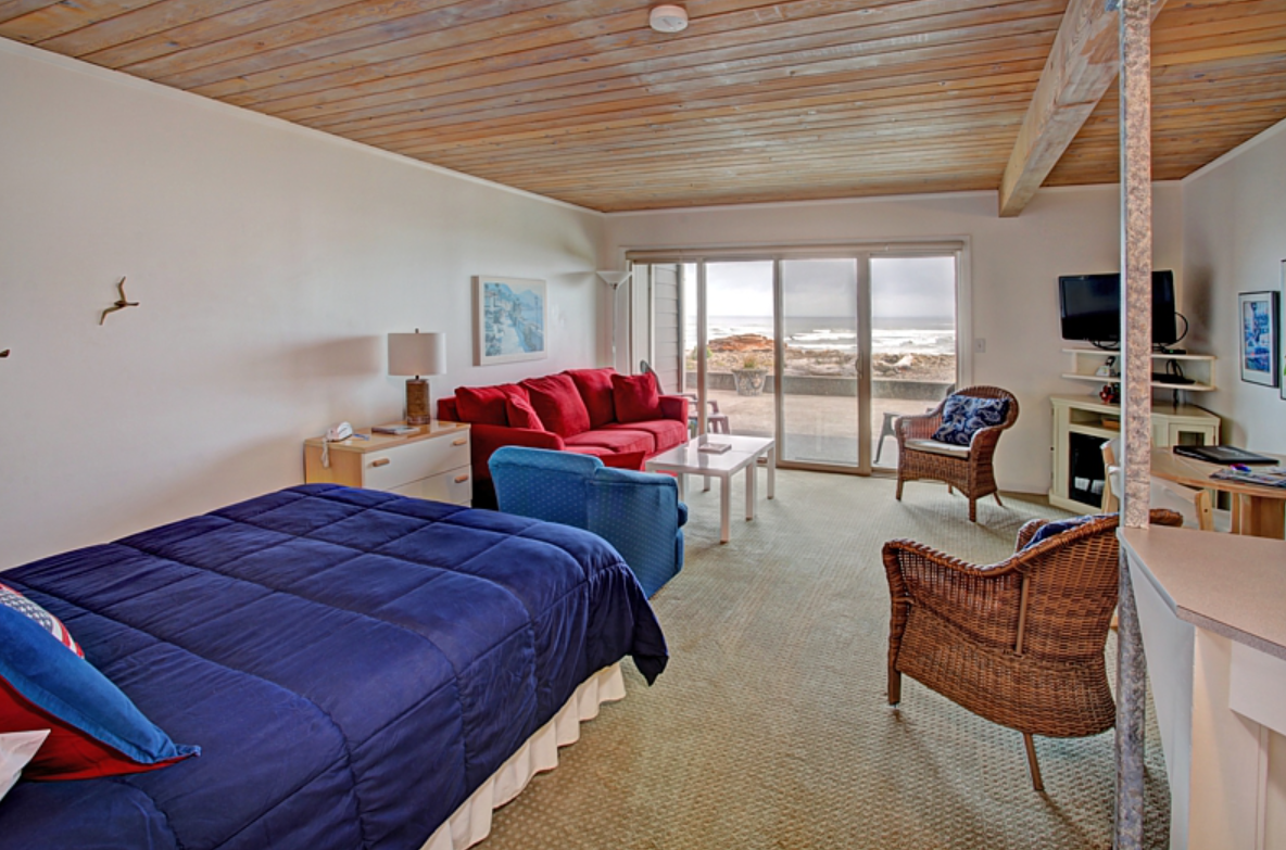 Hotel room photo 6