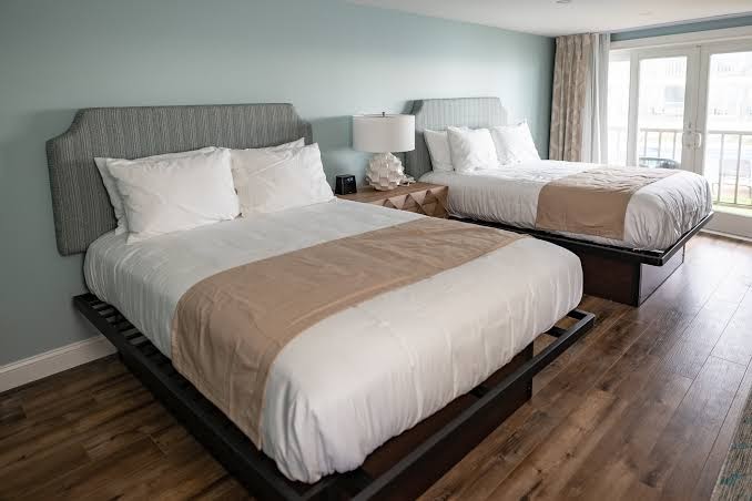 Hotel room photo 5