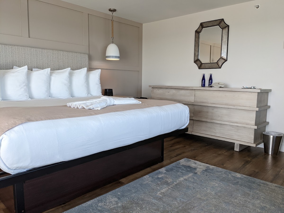 Hotel room photo 6