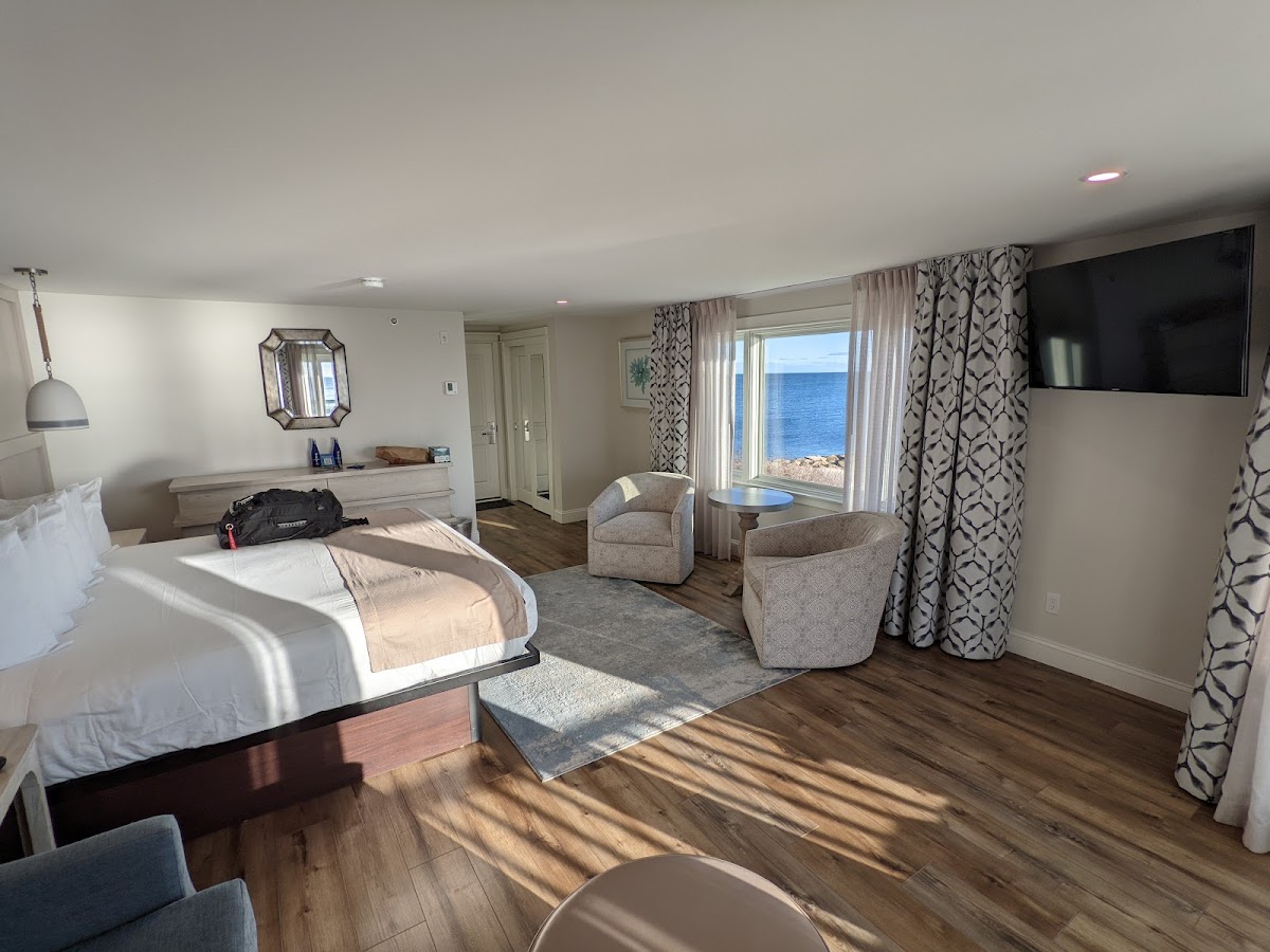 Hotel room photo 7