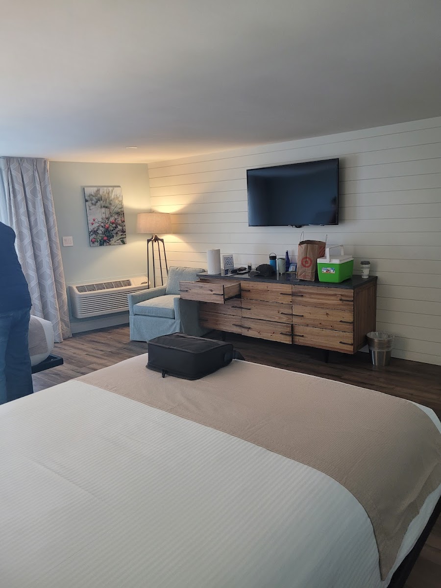 Hotel room photo 8