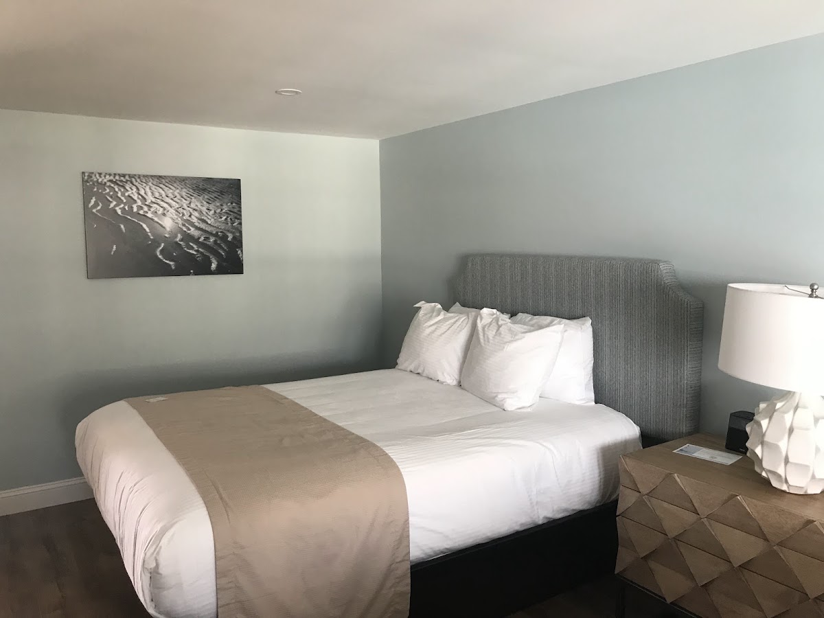 Hotel room photo 9