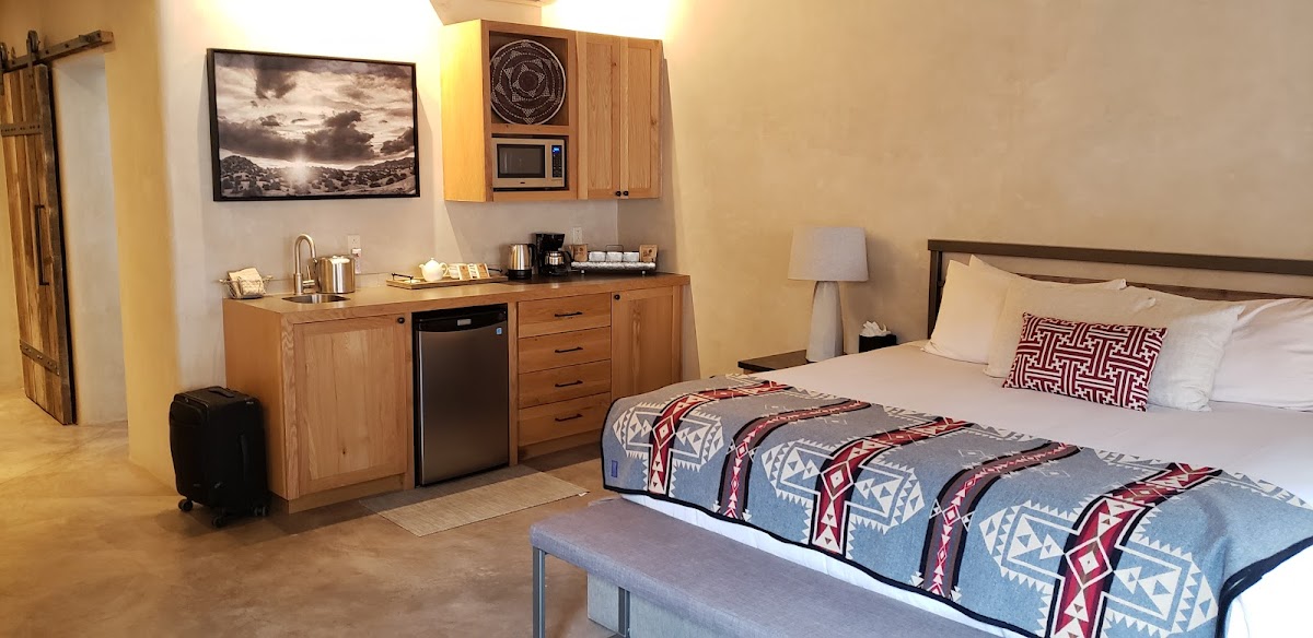 Hotel room photo 6