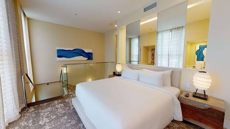 Hotel room photo 3