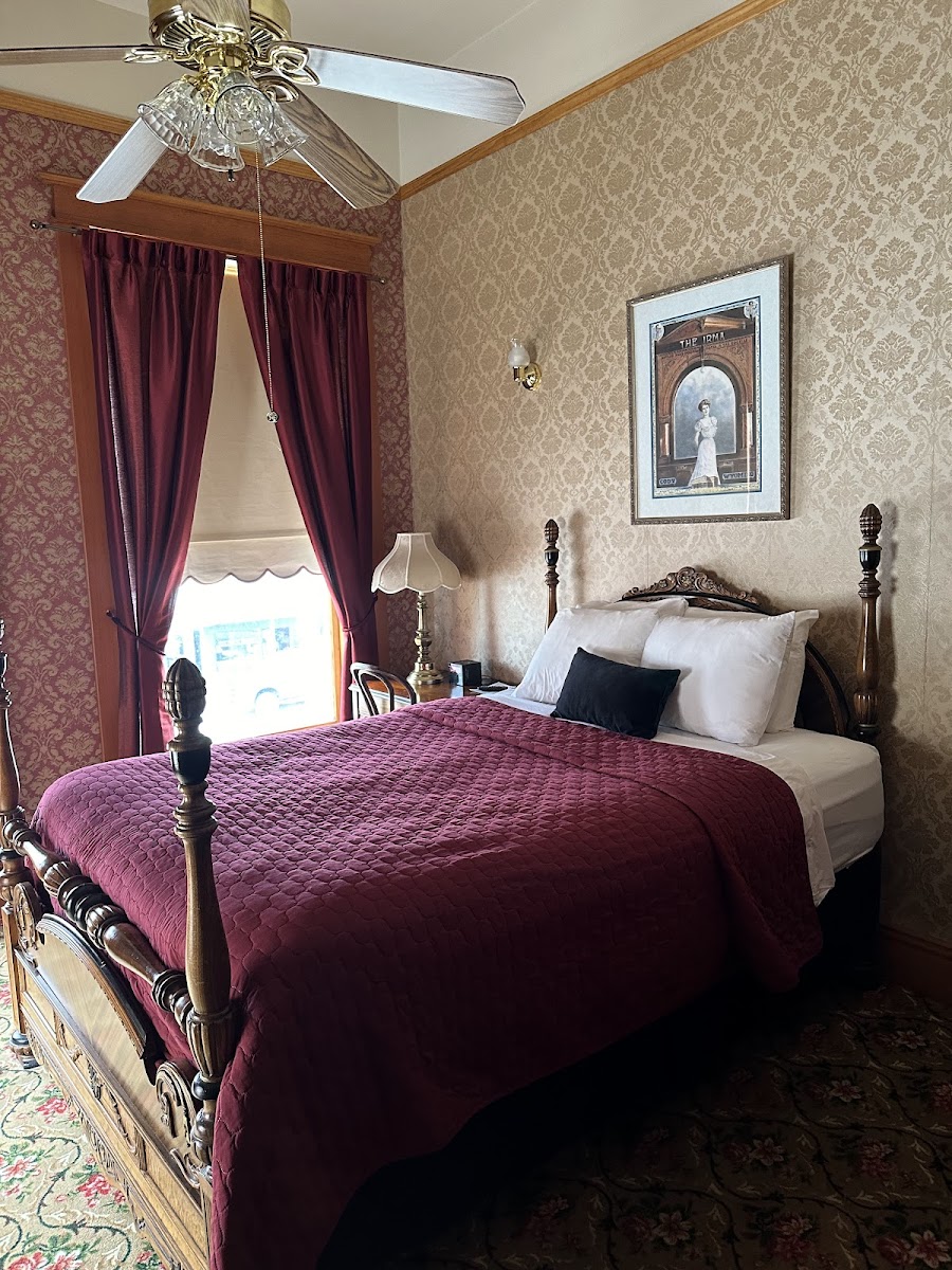 Hotel room photo 10