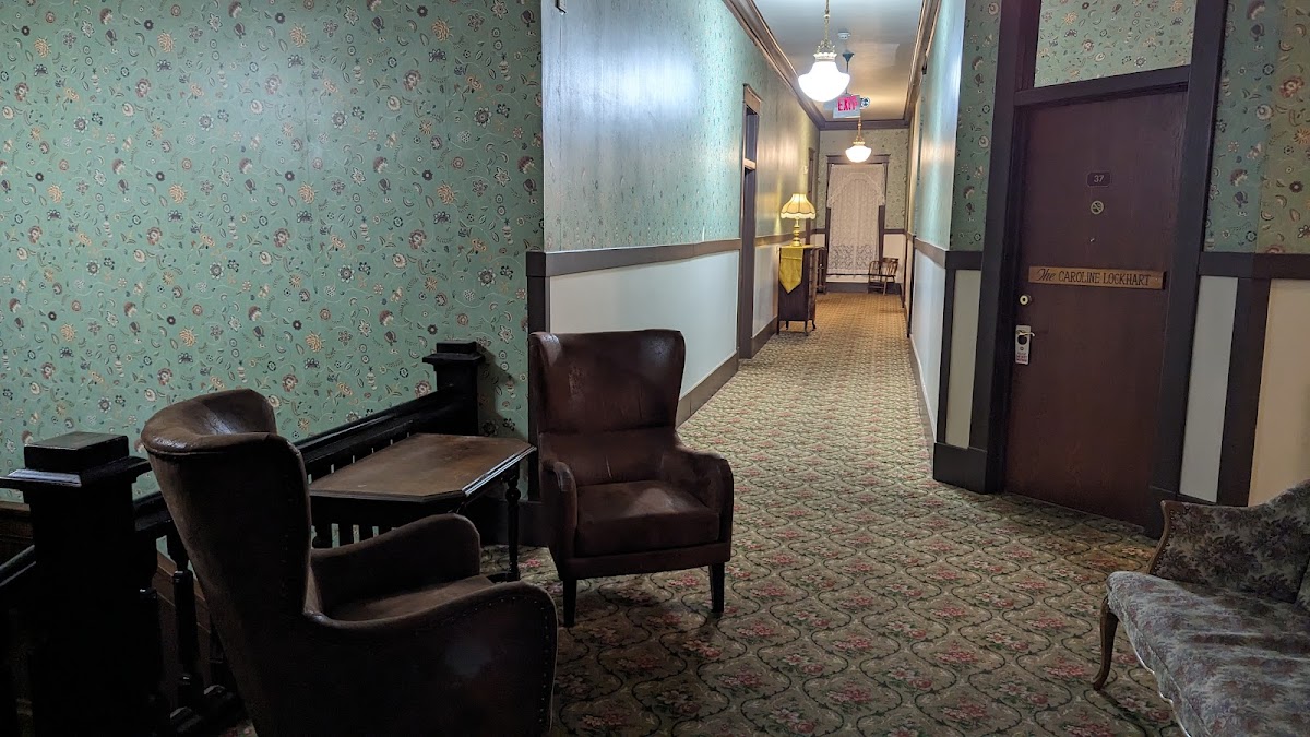 Hotel room photo 3