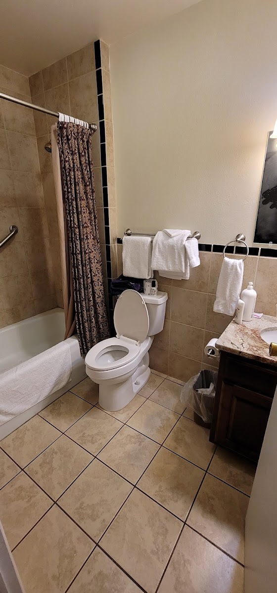 Hotel room photo 4