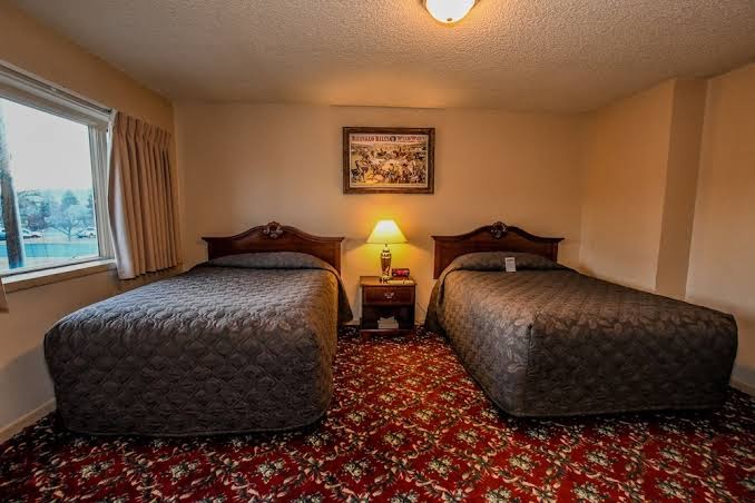 Hotel room photo 6
