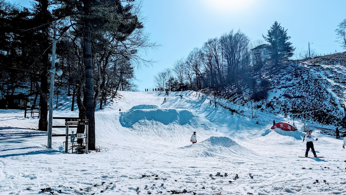 Mulligan's Hollow Ski Bowl Photo 2