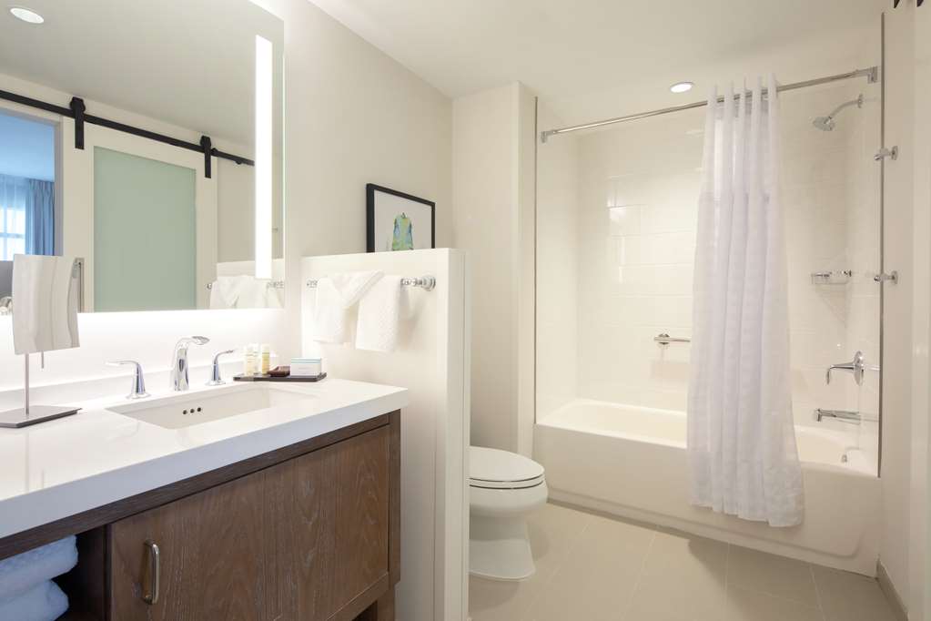 Hotel room photo 2