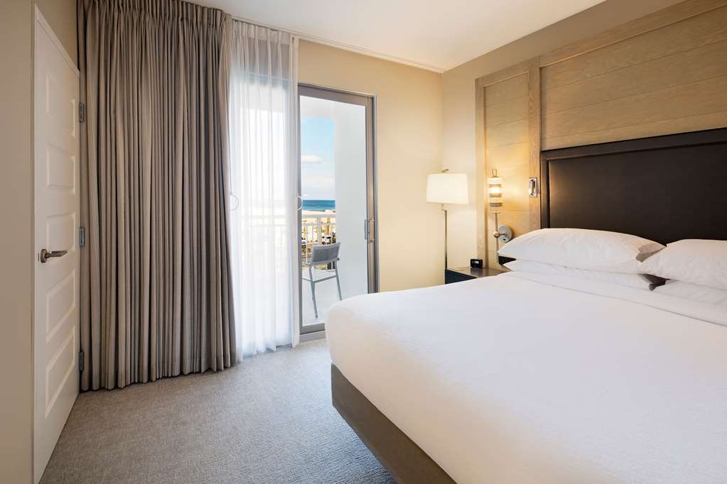 Hotel room photo 4