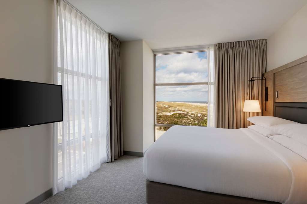 Hotel room photo 5